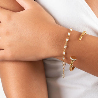 Glass Pearl Chain Bracelet- Model