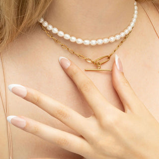 Oval Link Toggle Chain Necklace- gold model 